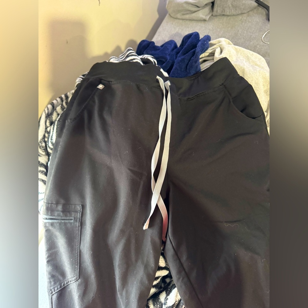 Fig scrub joggers